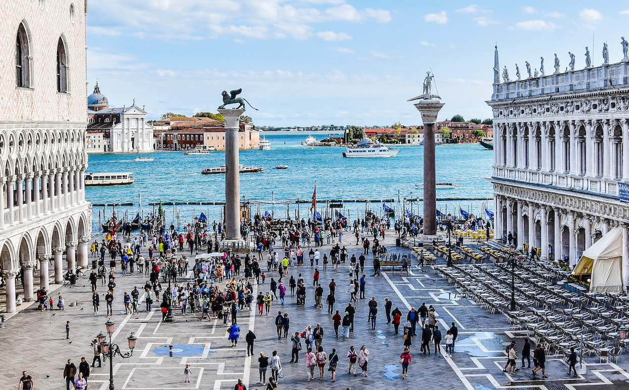 Tourists Are About To Literally Take Over Venice - Worldcrunch